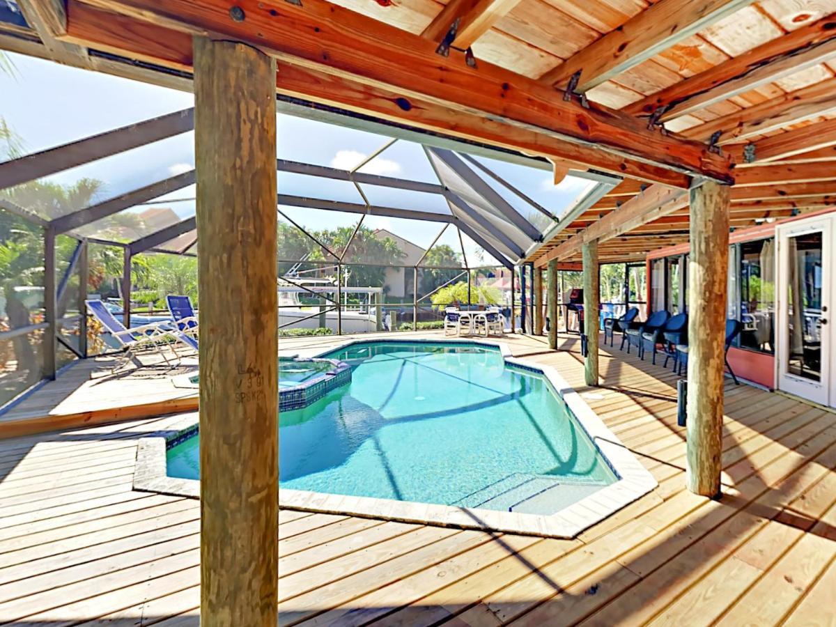 ウェストパームビーチ Waterfront Oasis On Private Dock, Pool, & Firepit!ヴィラ エクステリア 写真